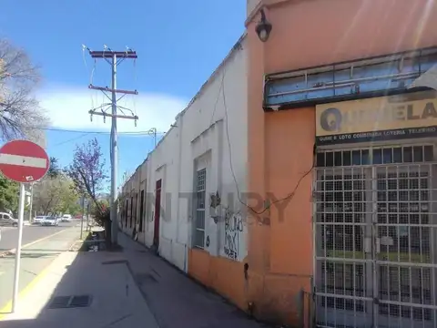 TERRENO con casa a demoler - Excelente ubicación para invertir!