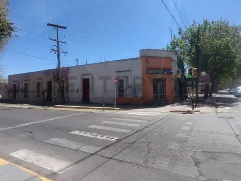 TERRENO con casa a demoler - Excelente ubicación para invertir!