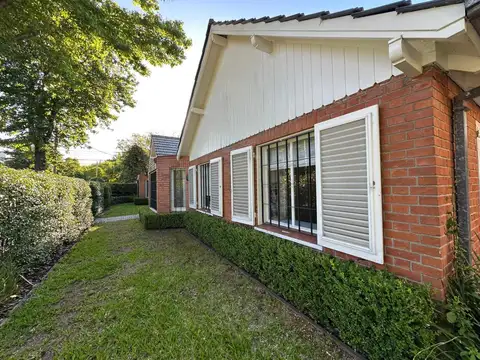 CASA EN VENTA EN ACASSUSO EN UNA SOLA PLANTA 