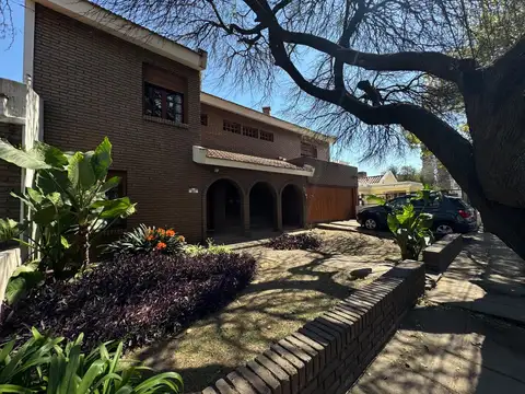 Casa 6 ambientes con 3 baños