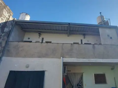 VENTA CASA 2 DORMITORIOS PATIO + 2 DEPARTAMENTOS