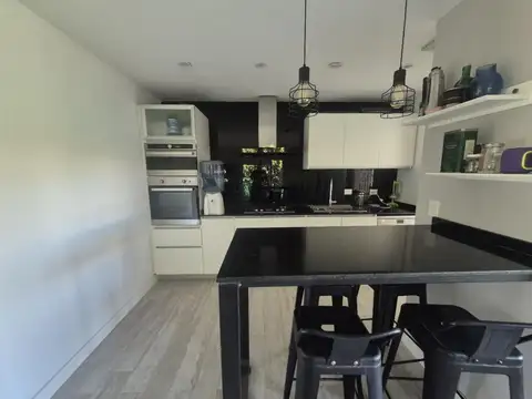 Casa en Venta con 4 cocheras