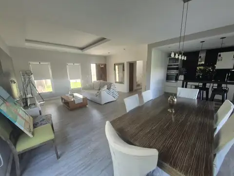 Casa 4 ambientes con 3 baños