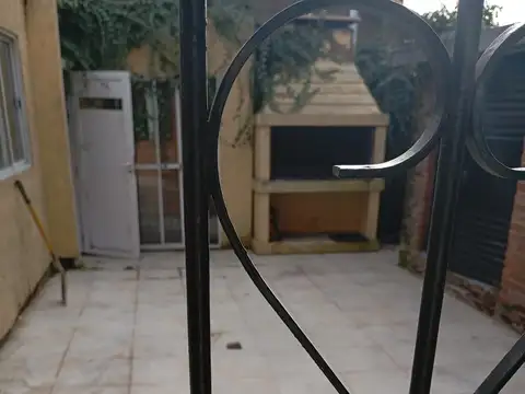 Casa en Alquiler con 2 cocheras