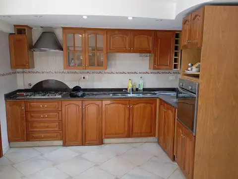 Casa 5 ambientes con 2 baños