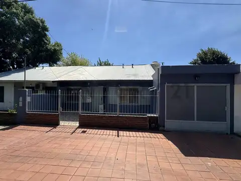 CASA EN VENTA HUDSON 4 AMBIENTES CON COCHERA