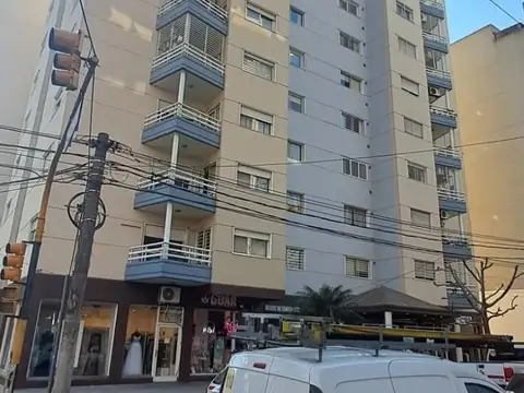 DEPARTAMENTO 2 AMB AL CONTRAFRENTE CON BALCON CENTRICO