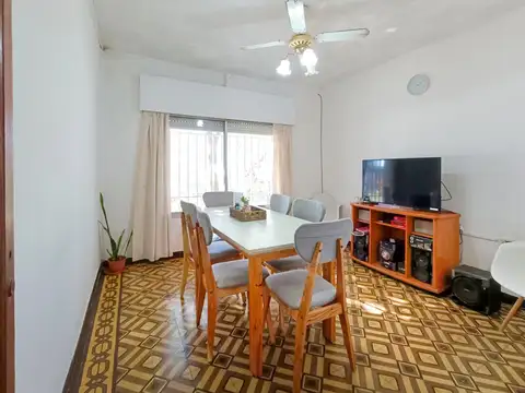 VENTA/PERMUTA -Casa de 2 dormitorios y cochera. Distrito Sur, Rosario.