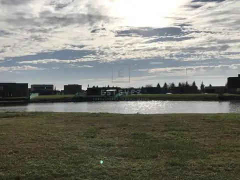 Lote a la laguna en venta, Barrio Cerrado, Escobar, G.B.A. Zona Norte
