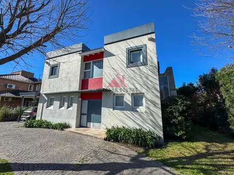 Casa 4 ambientes con 3 baños