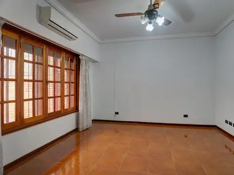 Casa en Venta en Villa Pueyrredon, USD 230.000