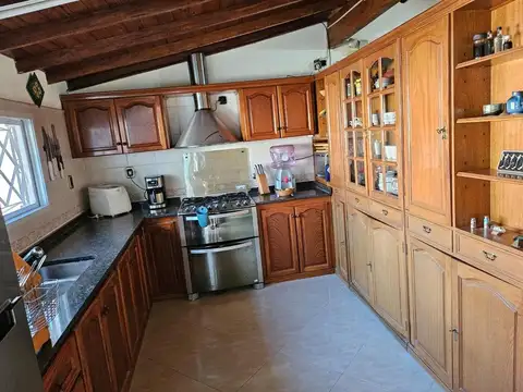 VENTA CASA 4 AMB JARDÍN Y COCHERA - CIUDAD JARDÍN