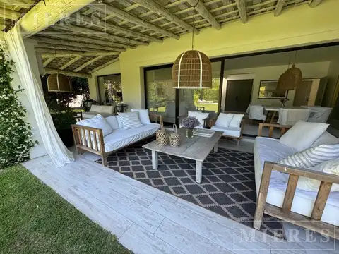 Casa 5 ambientes con 3 baños