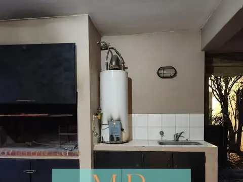 Casa en Alquiler con 3 cocheras