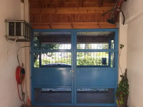 casa con pileta   buen estado