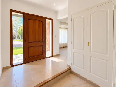 Casa 4 ambientes con 3 baños