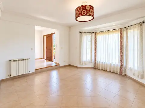 Casa en Alquiler en Campos De Álvarez, USD 1.950