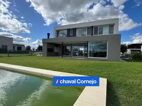 Casa al lago de 3 dormitorios en Costas