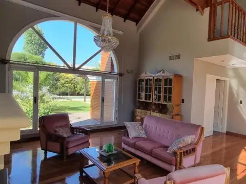 Casa en Venta con 7 cocheras