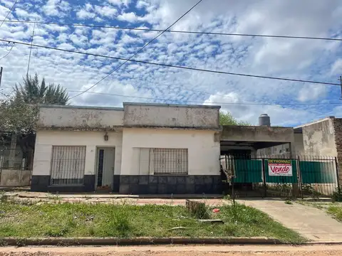 Casa en calle Vieytes entre Reibel y Tucumán