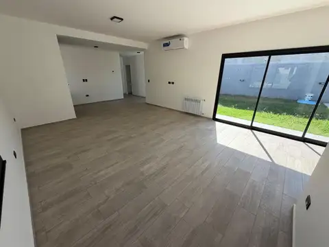 Casa 4 ambientes con 3 baños