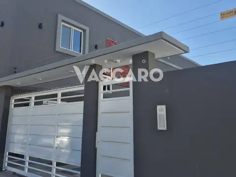 Venta de Casa 4 ambientes en Ituzaingó a Estrenar cochera y piscina
