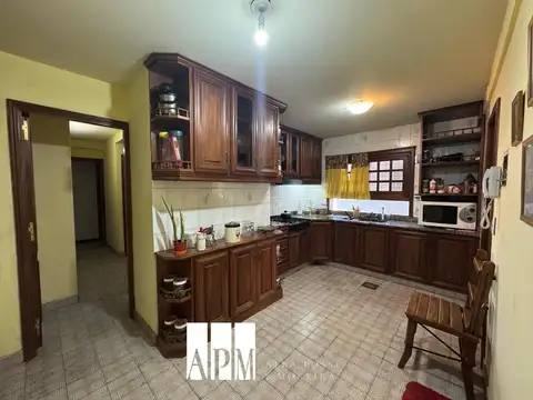Departamento 6 ambientes con 2 baños