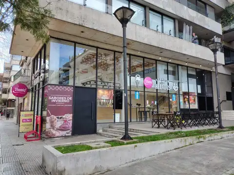 EXCELENTE LOCAL , UBICACION  EN EL CORREDOR DONADO HOLMBERG DE VILLA URQUIZA