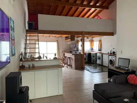 Casa 5 ambientes con 2 baños