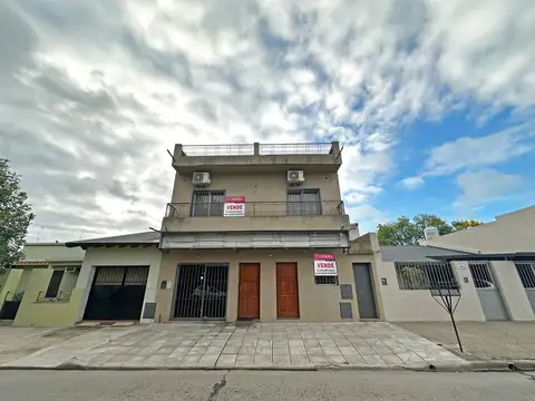 Departamento en Venta de 3 dorm. Patio con parque. Zárate