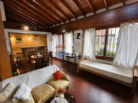 VENTA CASA 4 AMB COCHERA Y PILETA VILLA LA FLORIDA