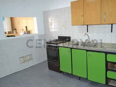 Casa en Venta con 3 cocheras
