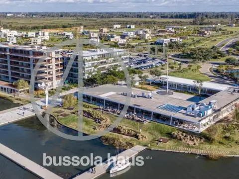 Lote al agua en venta en Costas Puertos.