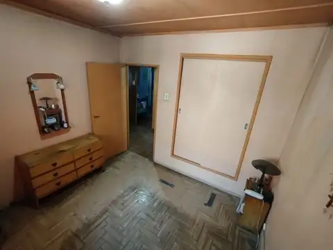 CASA EN VENTA 4 AMB CON LOCAL, PATIO  Y COCHERA