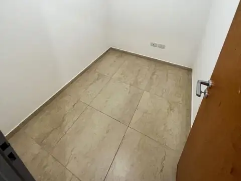 NUEVO PRECIO - DEPARTAMENTO 2 1/2 AMB - 1° AL FRENTE CON BALCÓN - APTO CREDITO
