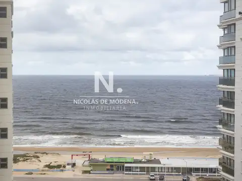 Increíble apartamento con excelente vista al mar. Torre Imperiale.