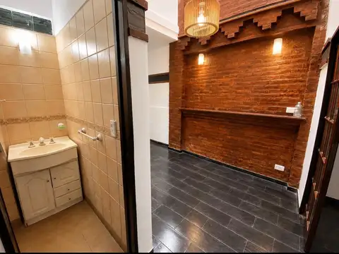 IMPECABLE Triplex en alquiler frente a estación Don Bosco con cochera , totalmente reciclado