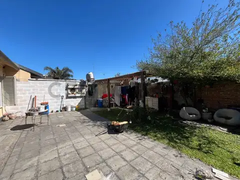 VENTA CASA 4 AMBIENTES EN ALTOS DE PODESTA