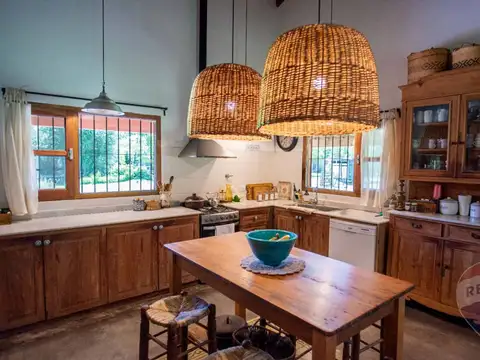 Casa 7 ambientes con 2 baños