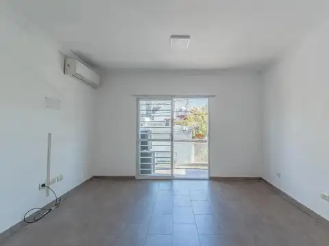 Depto Tipo Casa en Venta en Villa del Parque, USD 119.000