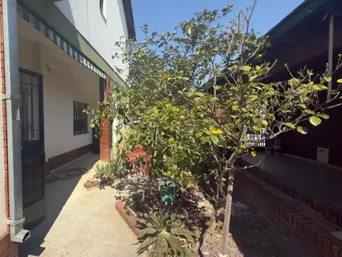 CASA MULTIFAMILIAR APTO CREDITO 6 AMBIENTES GARAGE