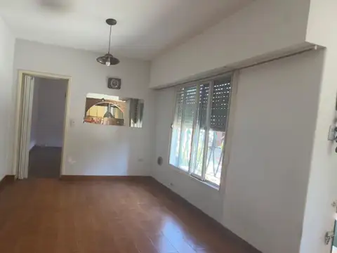 Casa 6 ambientes con 2 baños