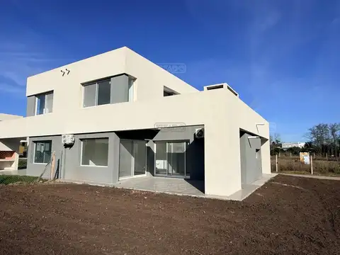 Casa en Alquiler en Pilar del Este - Casas del Este, $ 1.300.000