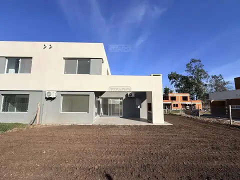 Casa 3 ambientes con 2 baños