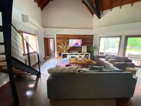 Casa en Alquiler de 3 dormitorios