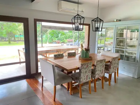 Casa en Alquiler con 5 cocheras