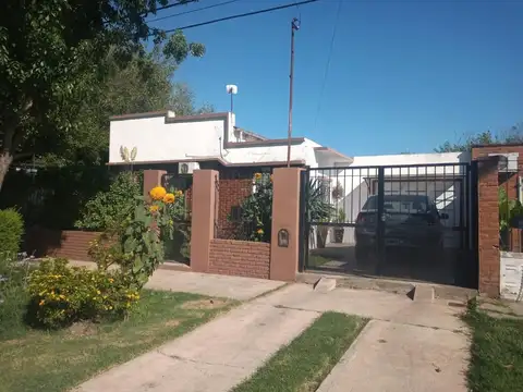 Casa en Venta con 2 cocheras