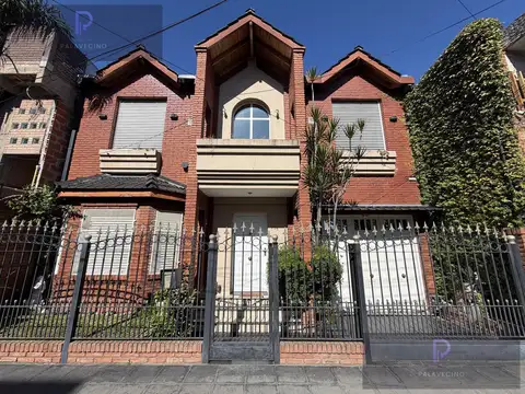 VENTA CASA 4 AMBIENTES, PATIO, PILETA, QUINCHO, GARAGE - VILLA BOSCH