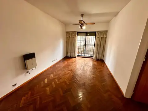 Departamento en Rioja al 3100. Av Francia. Facultades. Frente. Balcón