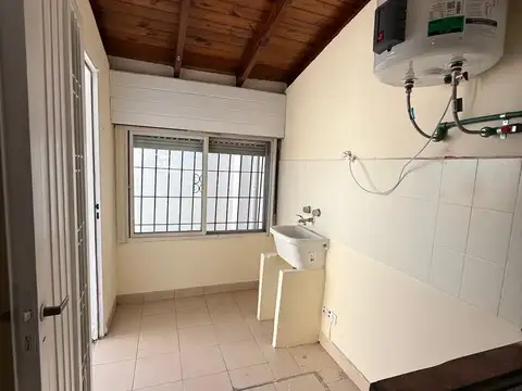 Casa en Alquiler con 1 cochera